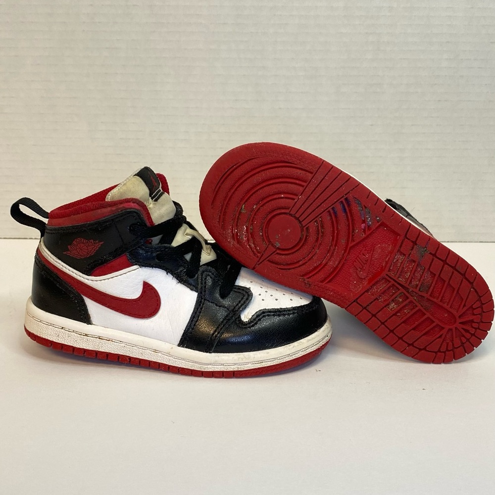 AirJordan 1 Mid. Kids. Size: 8C